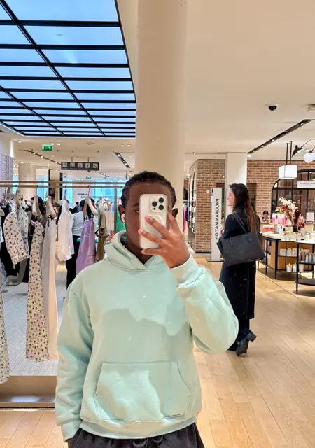 Japhet из Эври, мне 20, познакомлюсь для открытые отношения