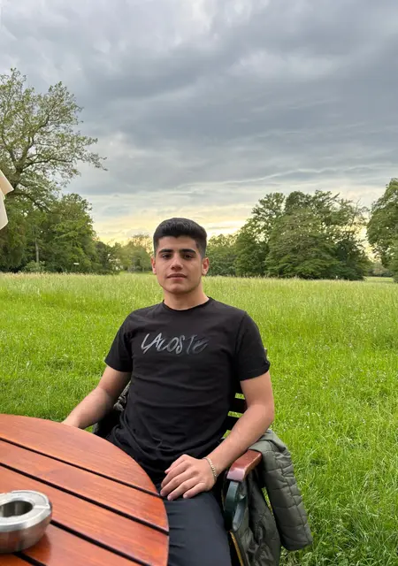 Frat из Эркрата, мне 23, познакомлюсь на одну ночь