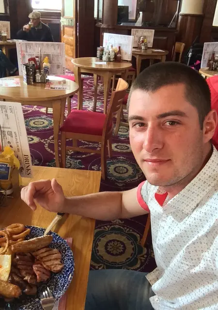 Александр из Херсона, ищу на сайте знакомства на одну ночь