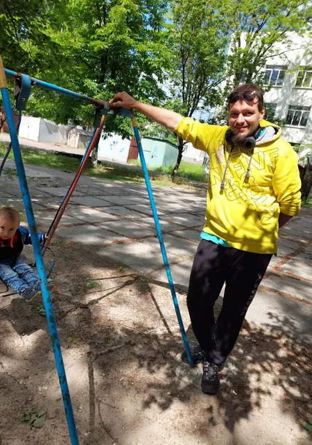 Я Дмитрий, 30 років з Слов'янська, шукаю знайомства без зобов'язань