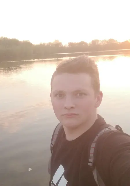 Я Руслан, 26 років з Ужгорода, шукаю знайомства без зобов'язань