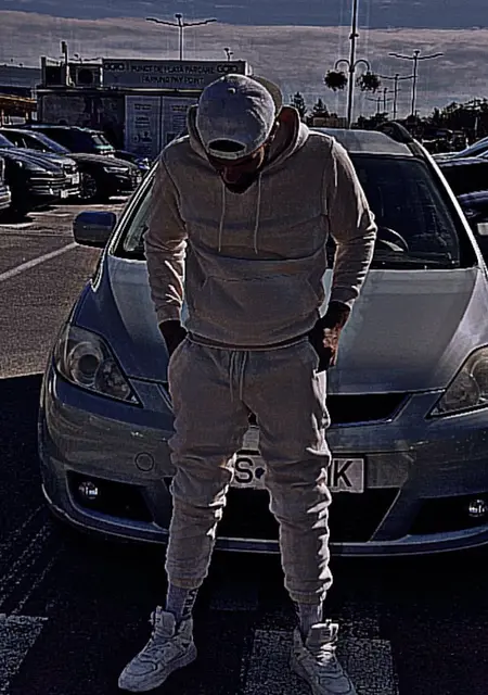 Andrei из Остербек, мне 20, познакомлюсь на одну ночь