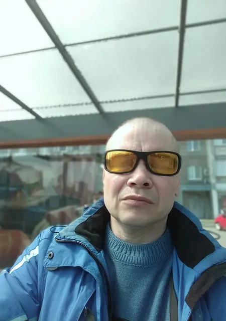 Руслан из Амстердама, ищу на сайте знакомства без обязательств