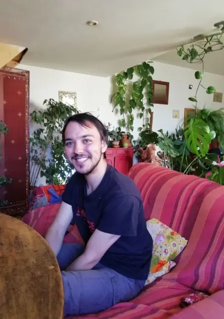 Theo из Парижа, мне 24, познакомлюсь