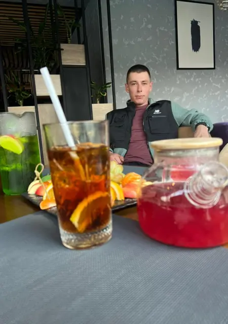 Я Артём, 28, знакомлюсь для приятного времяпровождения в Мелитополе