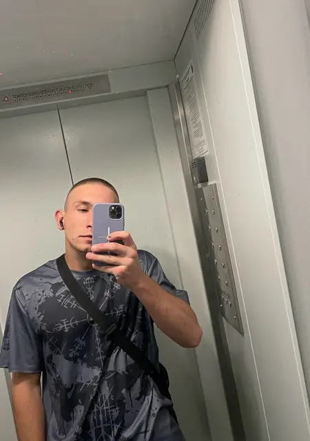 Я Макс, 21 років з Луцька, шукаю знайомство для приємного проведення часу