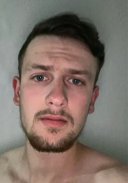 Pavlo de Málaga, tengo 21 años, listo para conocer para pasatiempo agradable