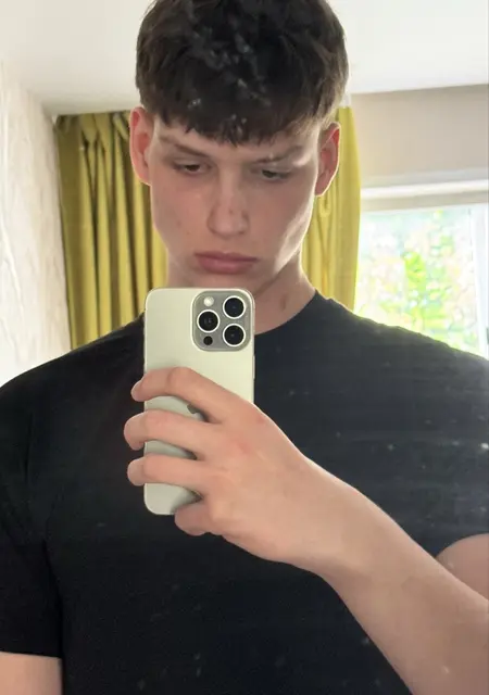 Я Дмитрий, 19, из Стокгольма, ищу знакомство для дружбы