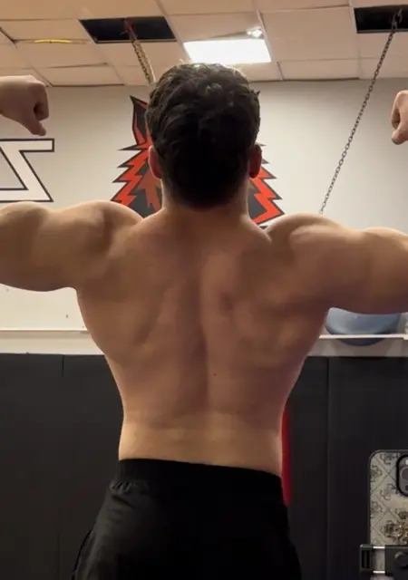 Я Даня, 20, из Бухареста, ищу знакомство для вирта