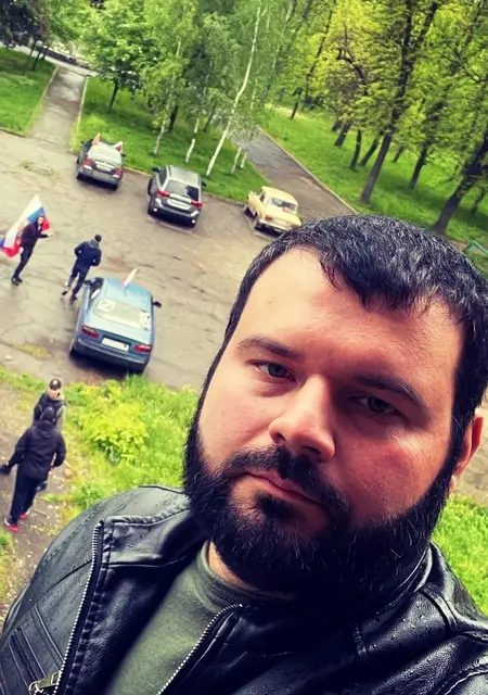 Я Данил, 27 років, знайомлюсь для відкриті стосунки у Макіївці