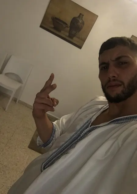 Soy Emiir, 28 años de Marbella, busco conocer gente para pasatiempo agradable