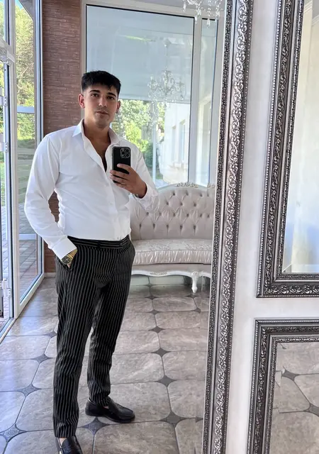 Soy Dan, 25 años de Terrassa, busco conocer gente para lío de una noche